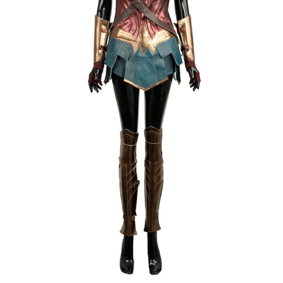 High Quality Wonder Woman Cosplay - Picture 3 of 5